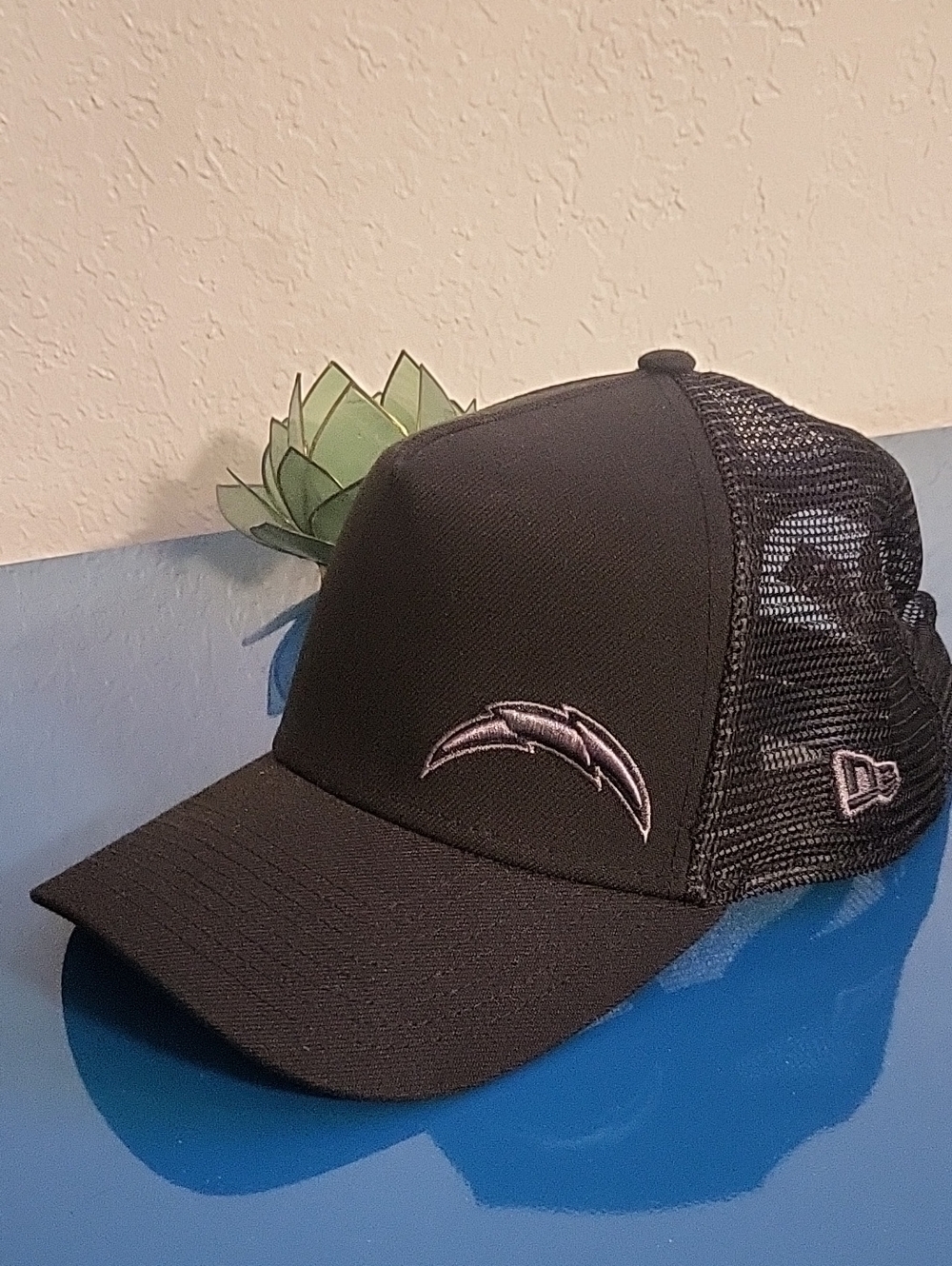 New Era Black Mesh Trucker Hat Los Angeles Chargers